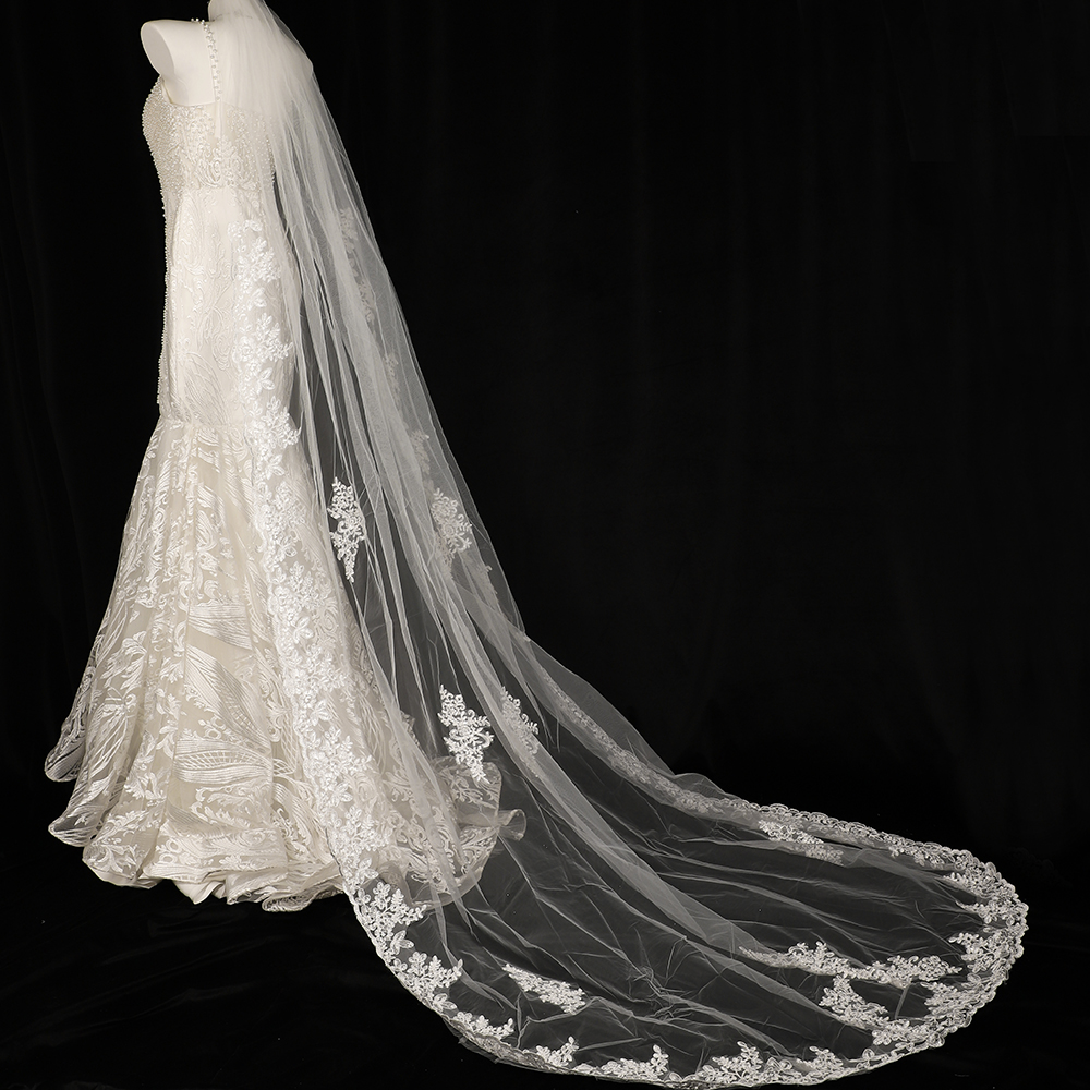 CYG Luxury Embroidered Lace Appliques Bridal Wedding Veils with Comb 100% Polyester Long Party Use