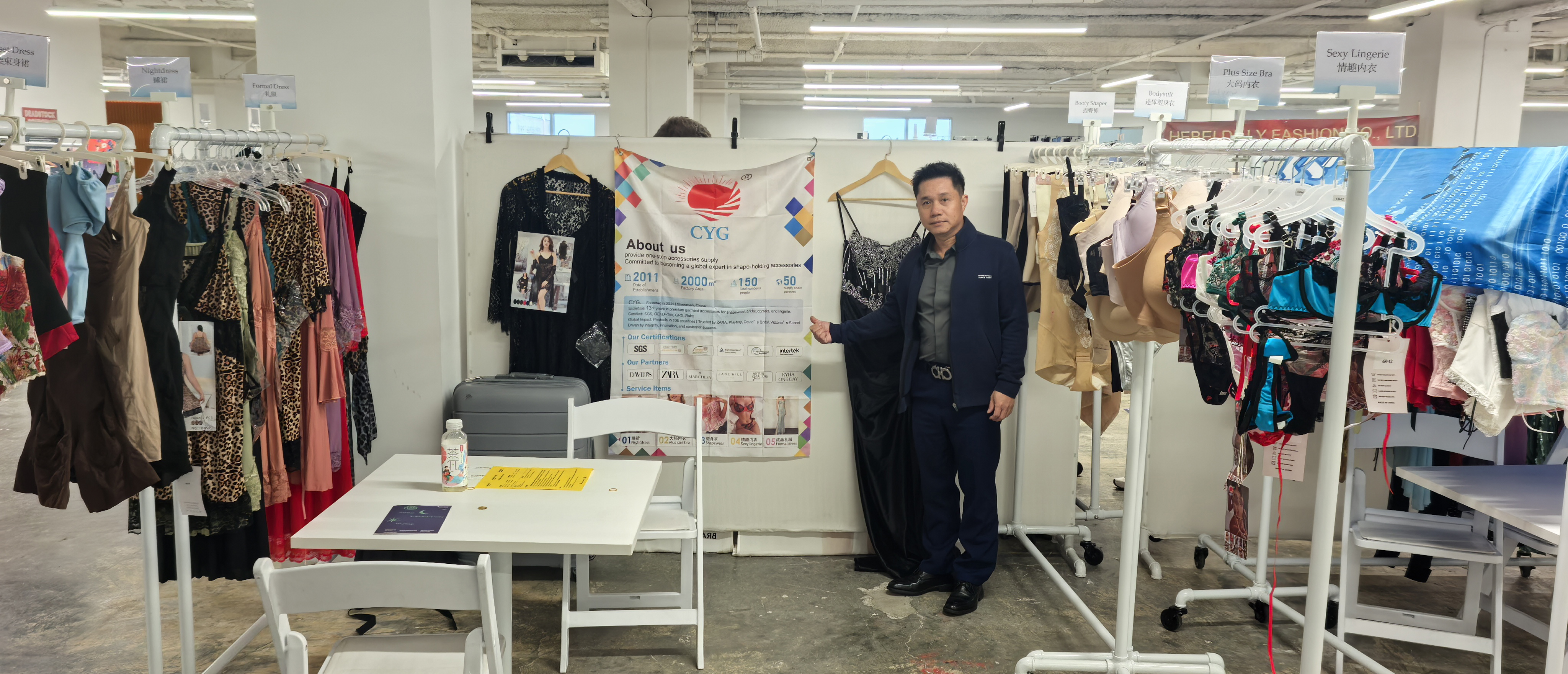 CYG (Shenzhen Chenyangguang Garment Accessories) spīd Ķīnas tekstilizstrādājumu un apģērbu izstādē Losandželosā