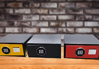 Motorisierter, digitaler Hotelsafe mit Tastaturschloss in Laptopgröße, der die Sicherheit von Gästezimmern durch innovative Funktionen erhöht