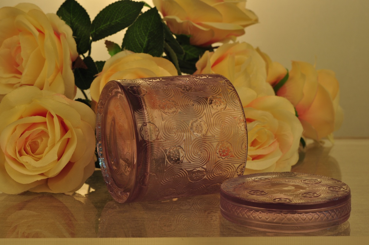 Sunny design luxury embossed Glass candle holder with glass lids