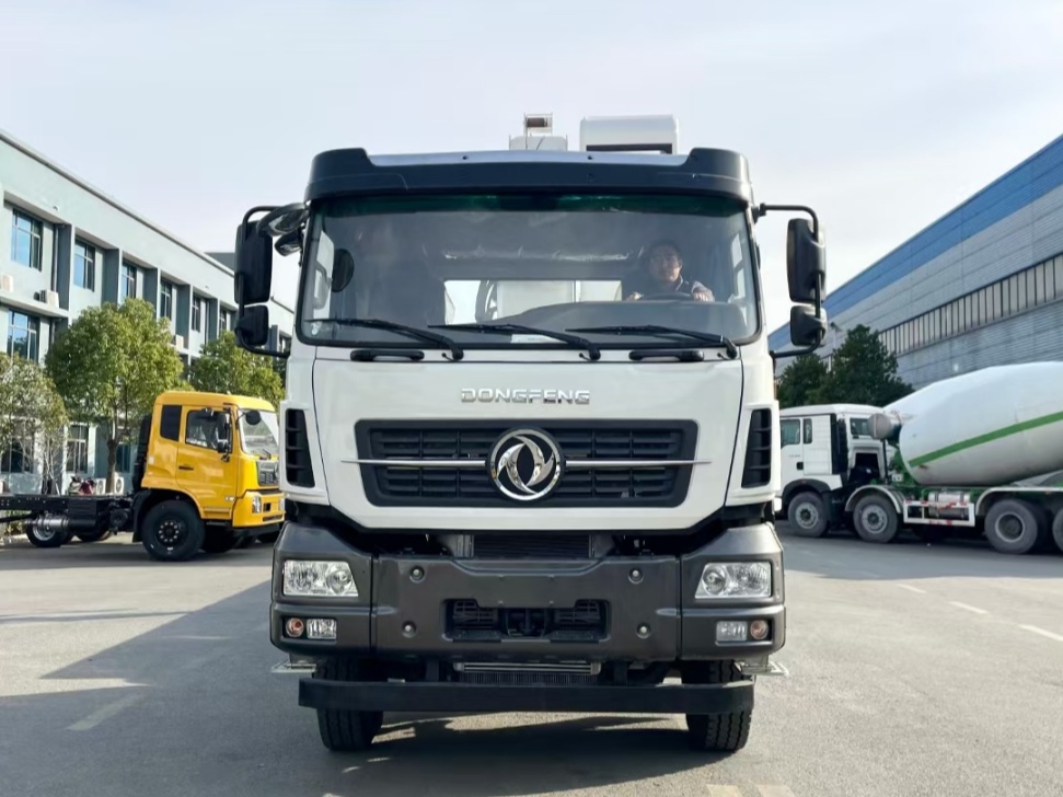 Dongfeng camión de 25 toneladas con grúa