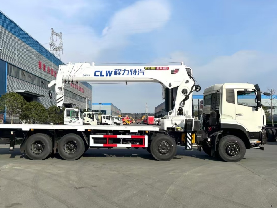Dongfeng camión de 25 toneladas con grúa