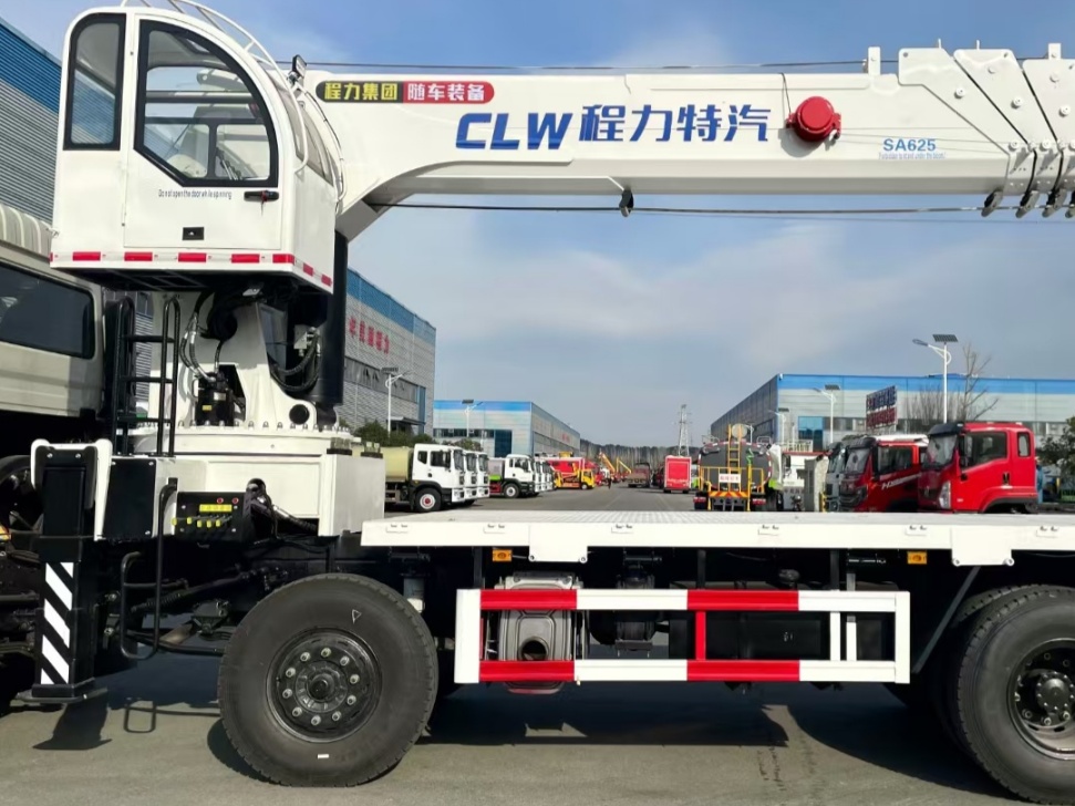 Dongfeng camión de 25 toneladas con grúa