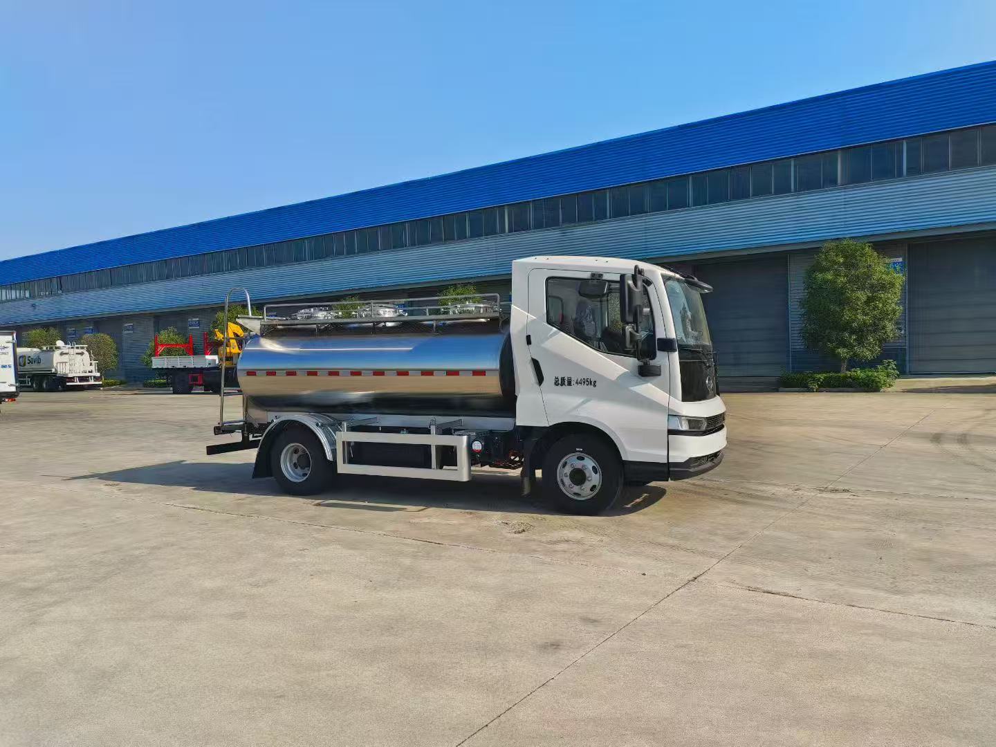 Un nouveau modèle de production directe à la ferme pour les producteurs laitiers : les camions de transport de lait frais raccourcissent la chaîne d'approvisionnement et rendent les prix plus abordables. Un nouveau modèle de production directe à la ferme pour les producteurs laitiers : les camions de transport de lait frais raccourcissent la chaîne d'approvisionnement et rendent les prix plus abordables.