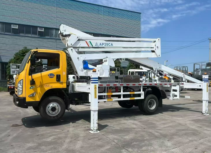  ‌High working truck with 20m reach capacity