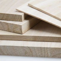 ГОРЕЩО Продавам евтино Продавам дърво от пауловния цена Нарязан дървен материал от пауловния