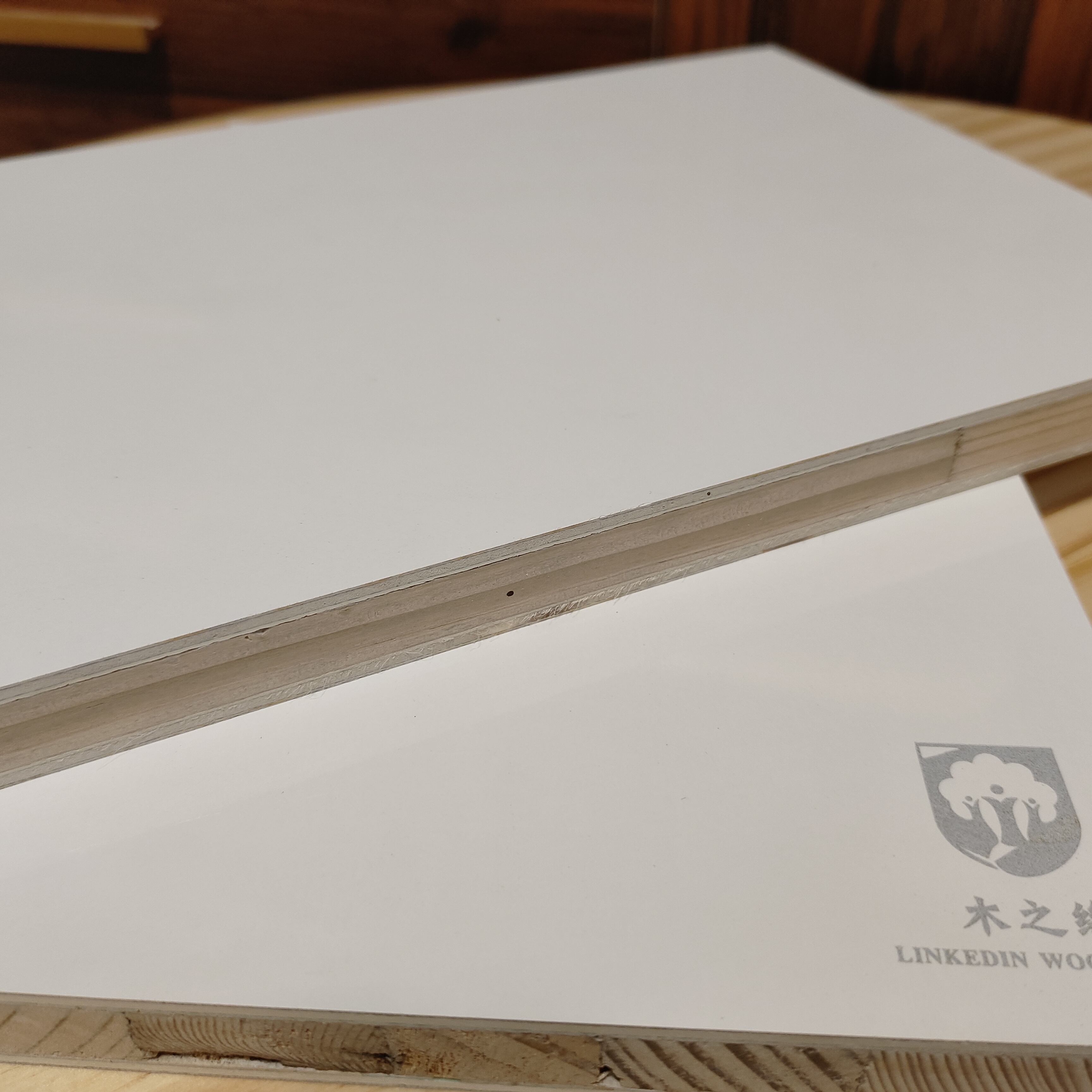 Բարձր փայլի բլոկի տախտակի փայտանյութի արտադրության սոճու բլոկ