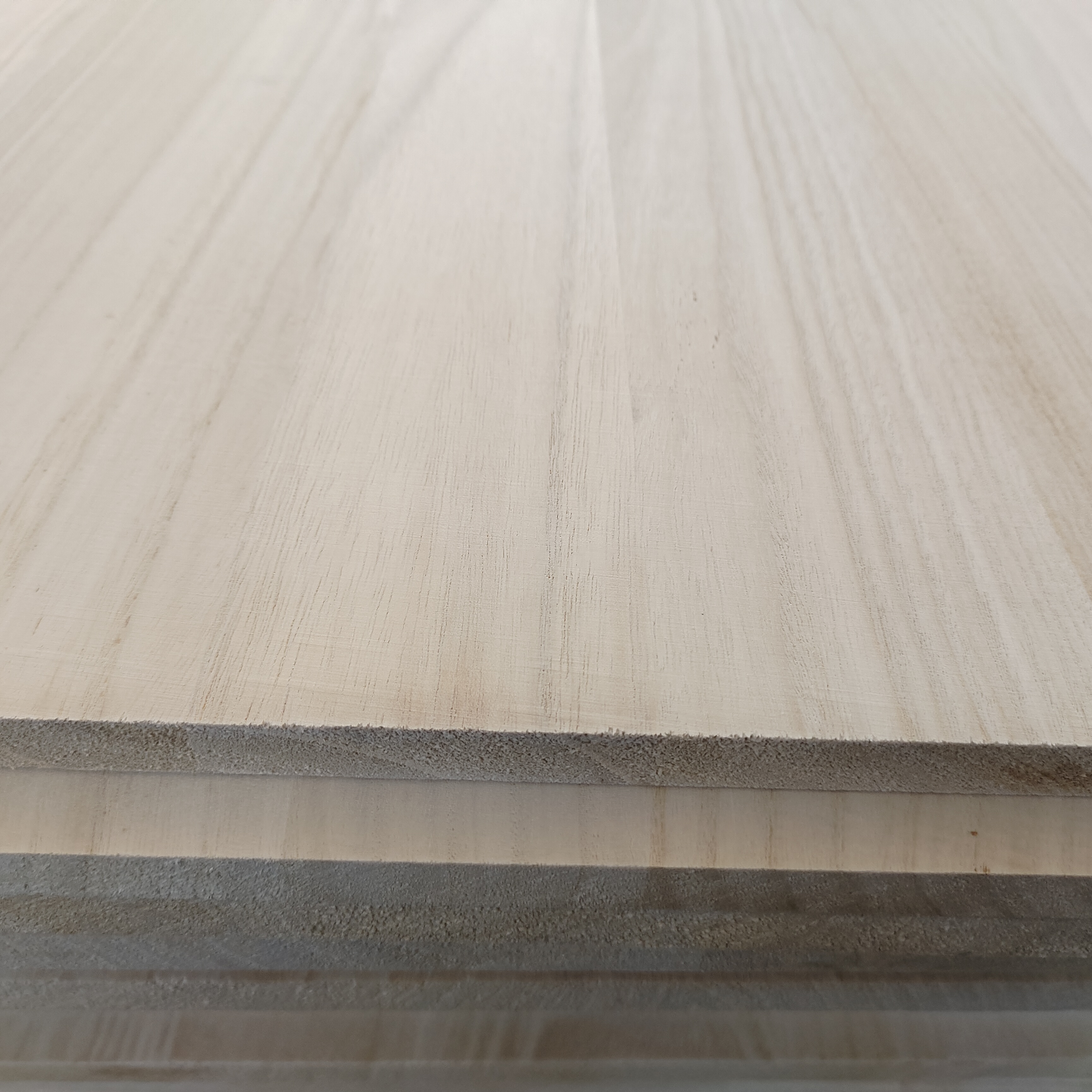 Shandong Factory Poplar Solid Wood տախտակ-հարմարեցվող չափսեր և հաստություն Փայտամշակման հումքի զանգվածային գին