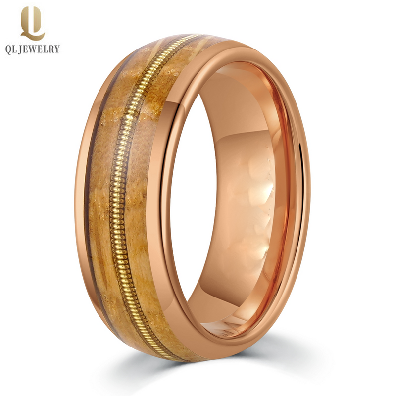 Erstaunlich 8 mm Gitarrensaitenring Whiskey Barrel Holz und Gitarrensaiteneinlage Domed Gold Tungsten Wedding Bands China Hersteller