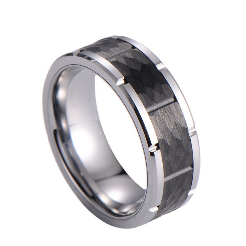 Chine Anneau unique en carbure de tungstène martelé vertial rainuré de 8 mm en argent et noir Fabricants