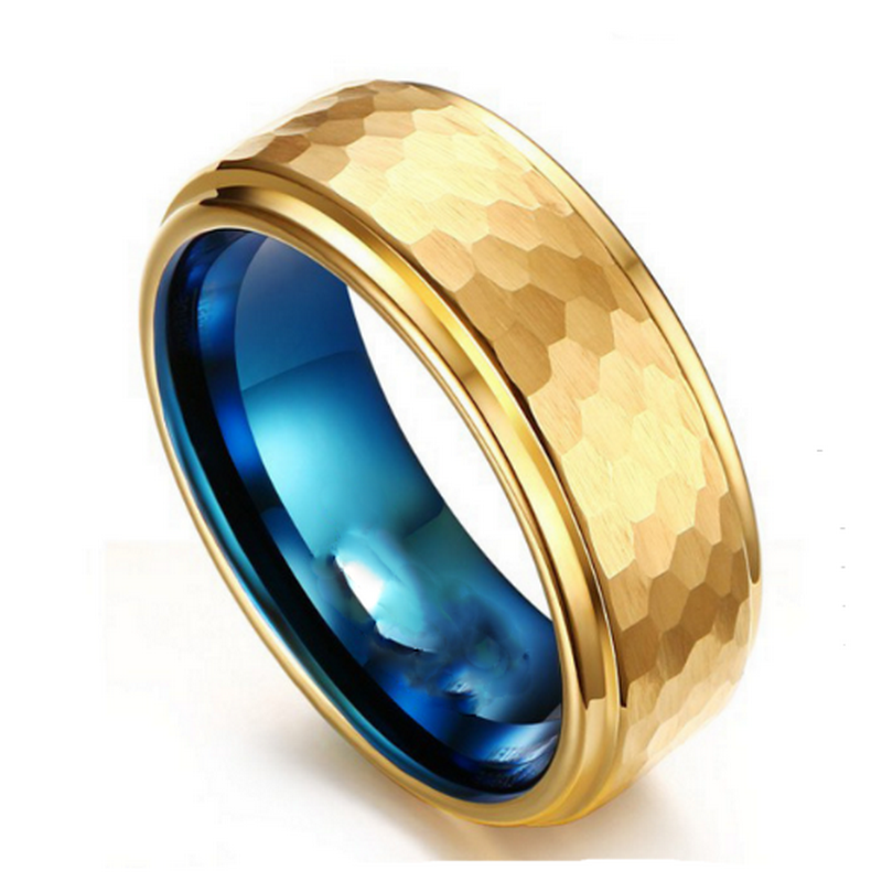Einzigartiger 8 mm zweifarbiger Wolframkarbid-Ring Gold und blau gehämmerte Stufenkanten Wolframkarbid-Ring China Hersteller