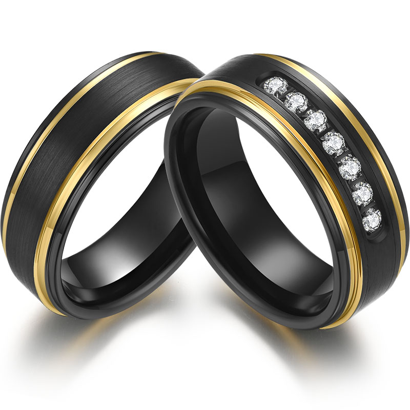 Chine Bagues en carbure de tungstène assorties pour elle et lui Anneaux de couple en tungstène de 8 mm Bords plats et étagés Bague en carbure de tungstène noir et or avec 7 pierres CZ Fabricants