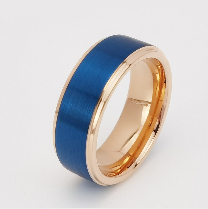 Wolframring auf Lager Beliebter 8 mm hochglanzpolierter und gebürsteter, flacher und abgestufter Wolframkarbidring in Blau und Gold China Hersteller