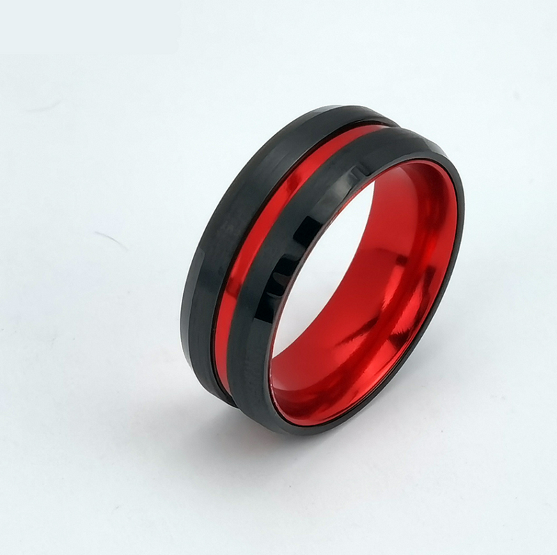 Wolframring auf Lager Beliebte 8 mm hochglanzpolierte und gebürstete flache und abgeschrägte Kanten aus schwarzem Wolframkarbid und rotem Aluminiumring China Hersteller