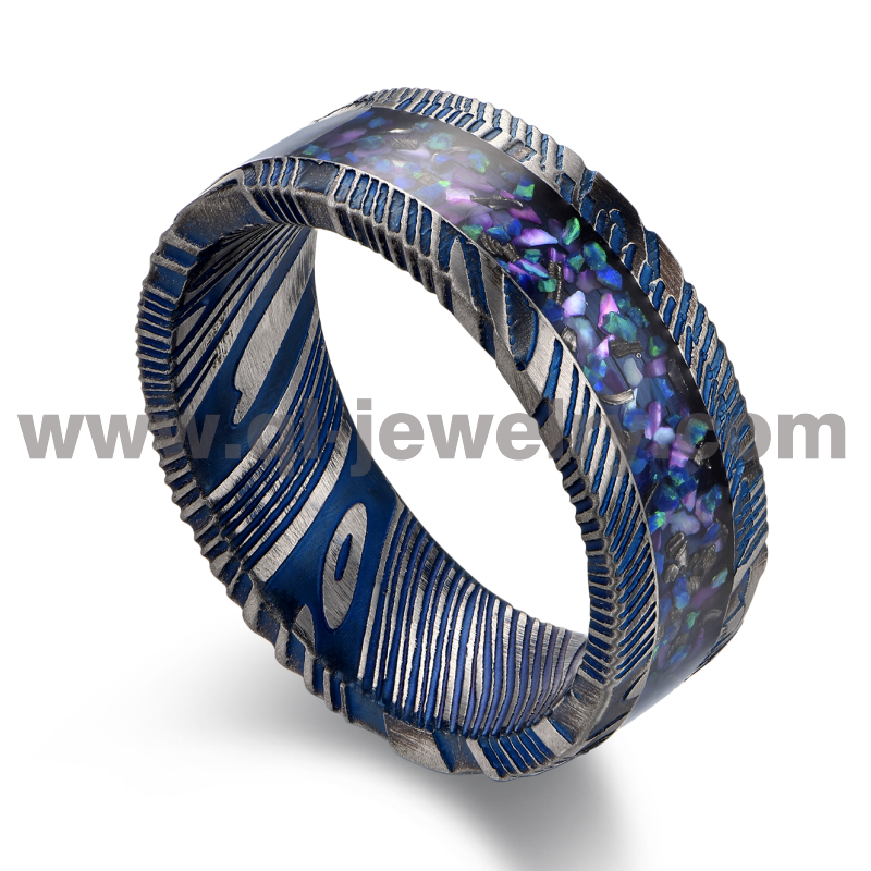 Chine Alliances en acier de Damas bleu abordables et uniques Bague en acier de Damas bleu avec incrustation d'opale et de coquille Fabricants