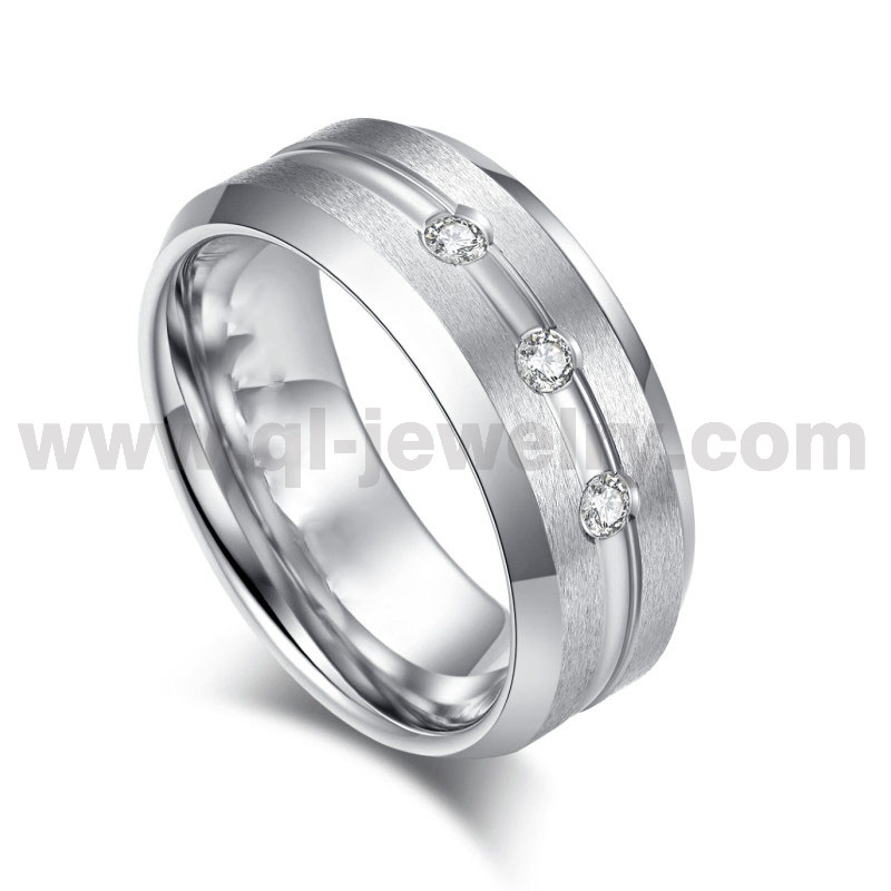 2024 Neue Designs 8 mm flache und abgeschrägte Kanten, Eheringe aus gebürstetem Kobalt-Chrom mit 3 CZ-Steinen beim Channel China-Lieferanten