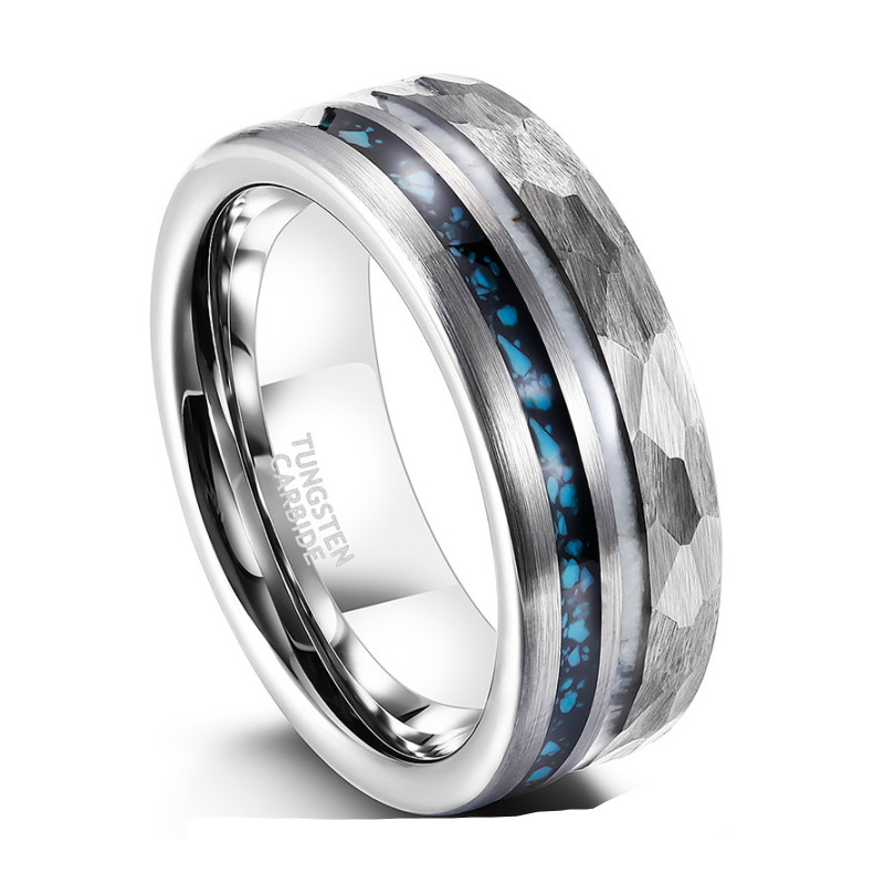 Anillos de carburo de tungsteno martillados al por mayor con incrustaciones de asta real y turquesa triturada: alianza de boda de ranura media personalizada para hombres para pedidos OEM