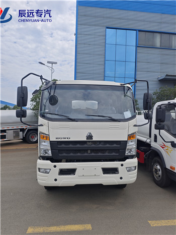 HOWO brand 10 tons water tank transport truck wholesalers in China