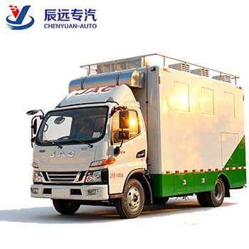 JAC 4x2 移动厨房食品车由柴油快餐车供应商提供