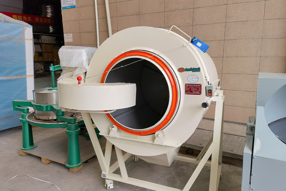 Air-blowing tea lump crushing