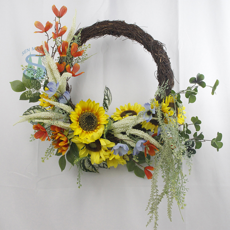 إكليل حديقة الربيع مقاس 22 بوصة من سينماسين مع ترتيب أوراق خضراء صناعية لعباد الشمس