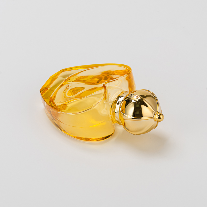 Wholesale 50ml Love shape glass perfume bottle with gold cap