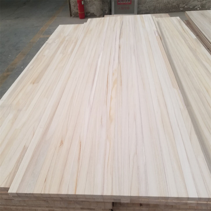 Listones pegados con bordes de madera de paulownia para tablas de kitesurf y núcleos de madera de wakeboard.