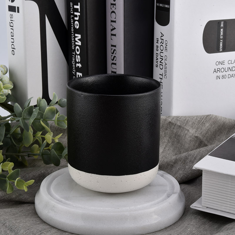 Sunny black ceramic candle container with wood lid