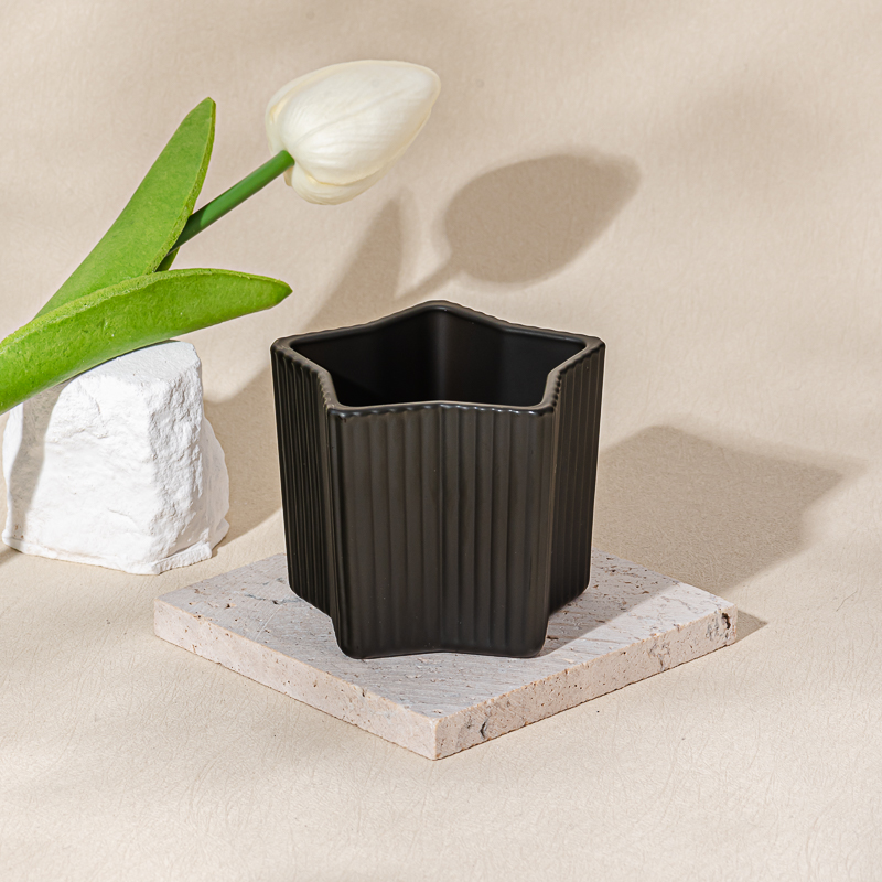 Star Forme Stripe Design Matte Black Verre Vessel Bandle Pot pour la décoration