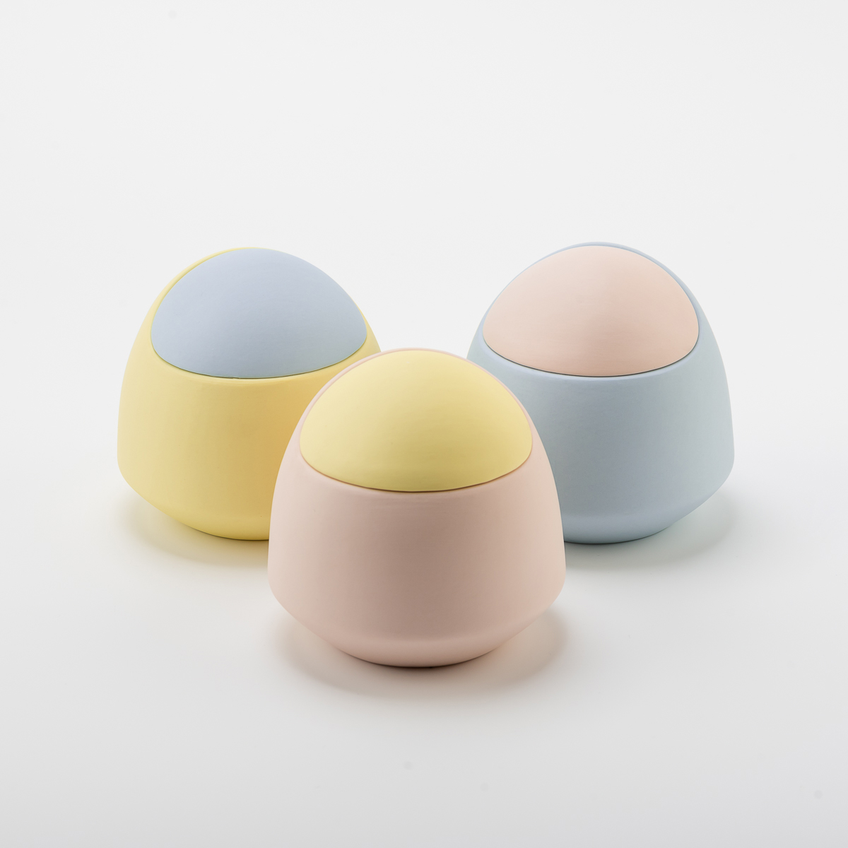 Wholesale Custom Egg shape ceramic candle jar with home decor