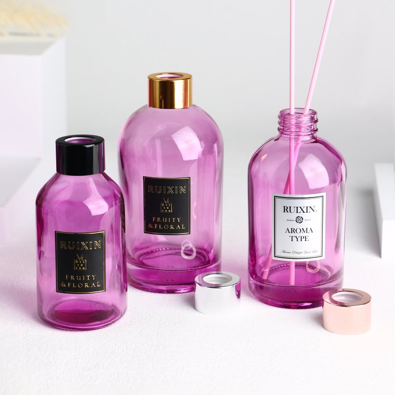 Круглые фиолетовые флаконы-диффузоры с этикетками, крышками и винтовой горловиной