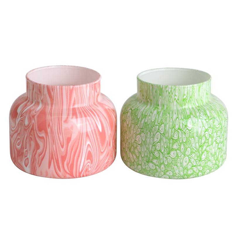 تنتهي نقل المياه من شمعة الزجاج على شكل زجاجة الحبر