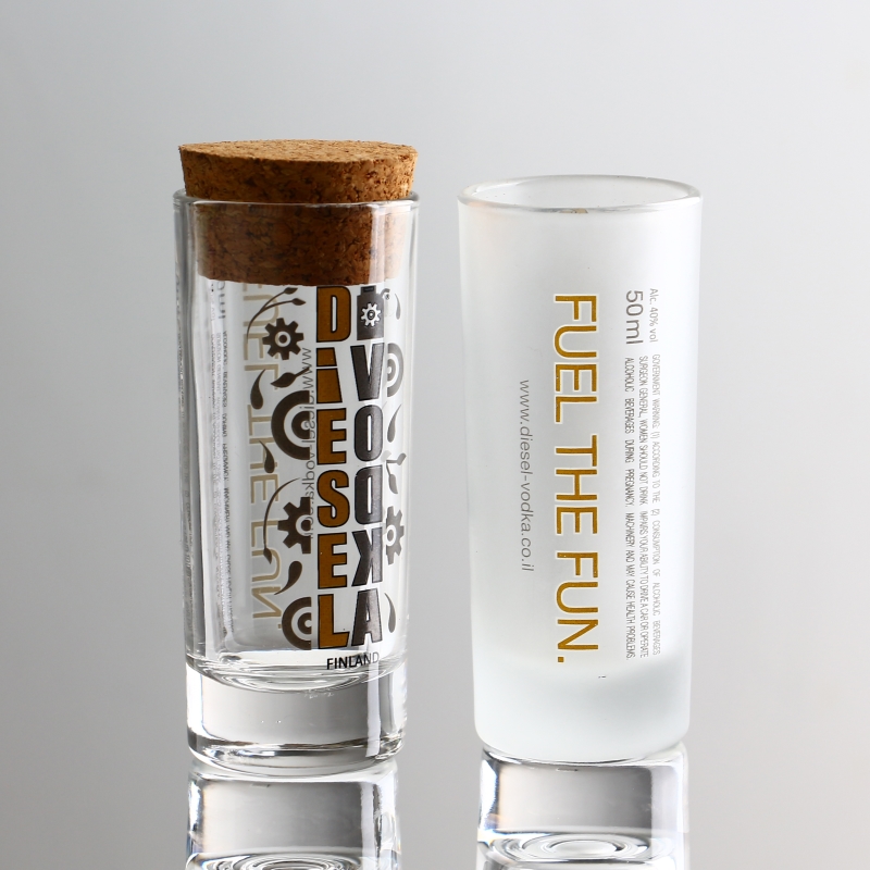 Impression de décalcomanie personnalisée Grosted Finde Fince Glass de tir décorée avec un bouchon en bois