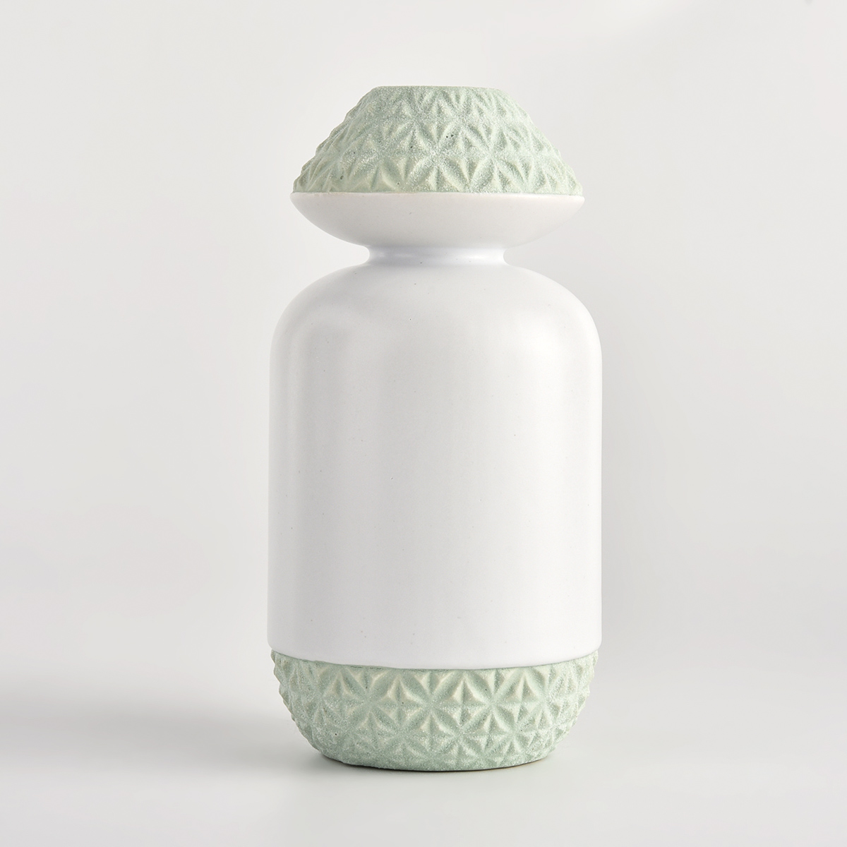 New arrival beautiful ceramic diffuser bottles wholesale customized diffuser bottles