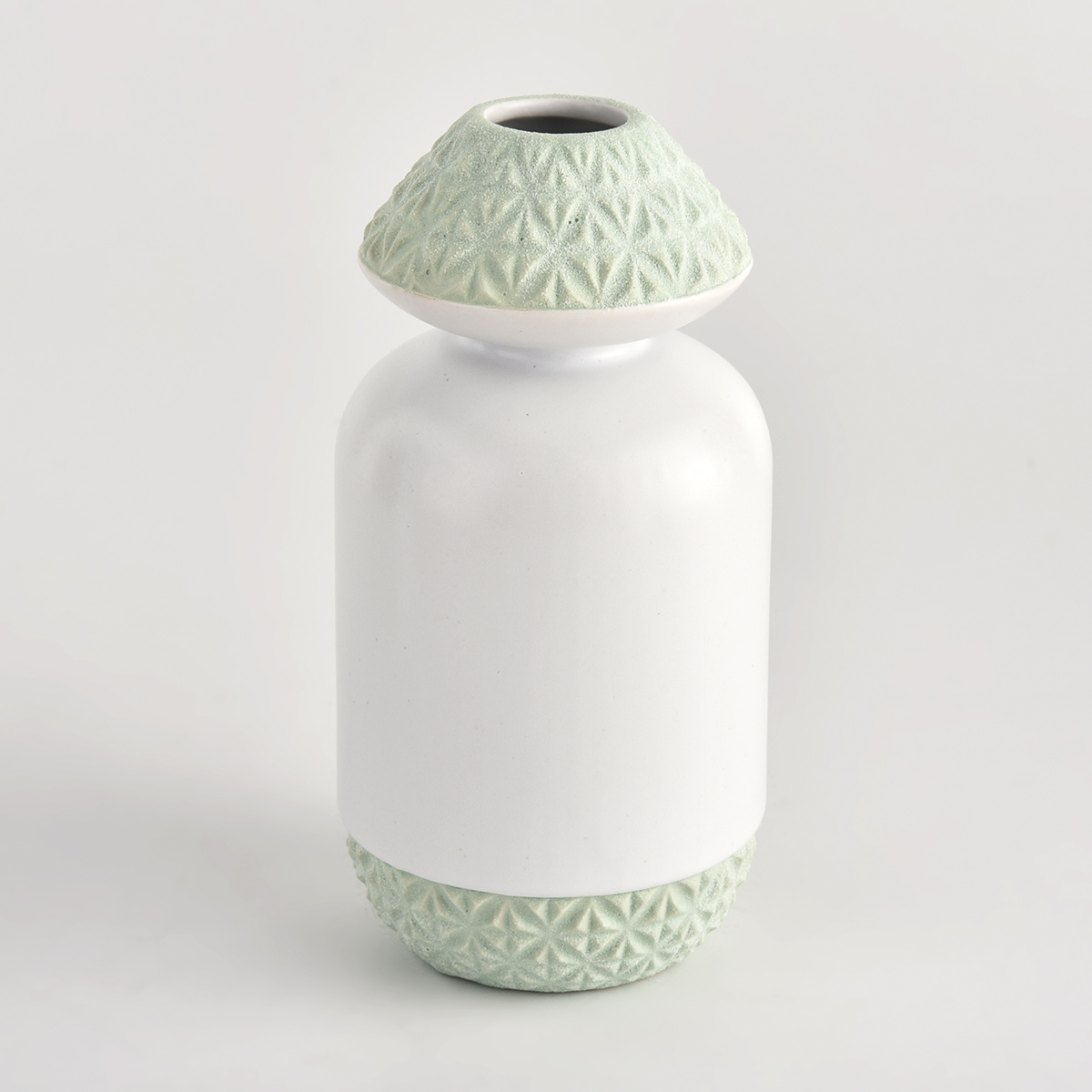 New arrival beautiful ceramic diffuser bottles wholesale customized diffuser bottles