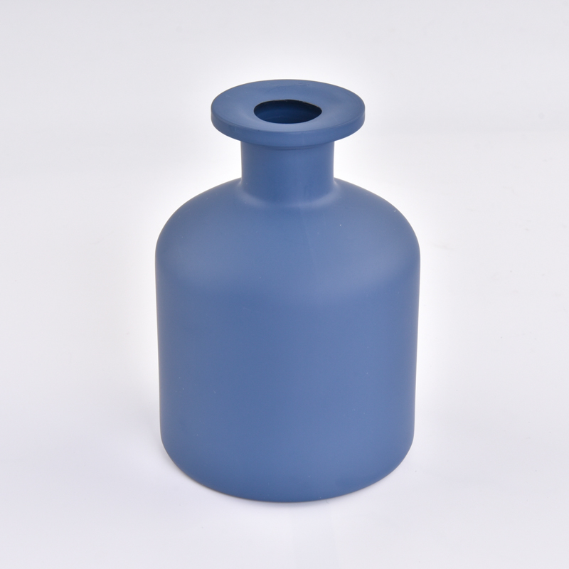 গাঢ় নীল সঙ্গে গরম বিক্রয় 7oz ম্যাট গ্লাস ডিফিউজার বোতল