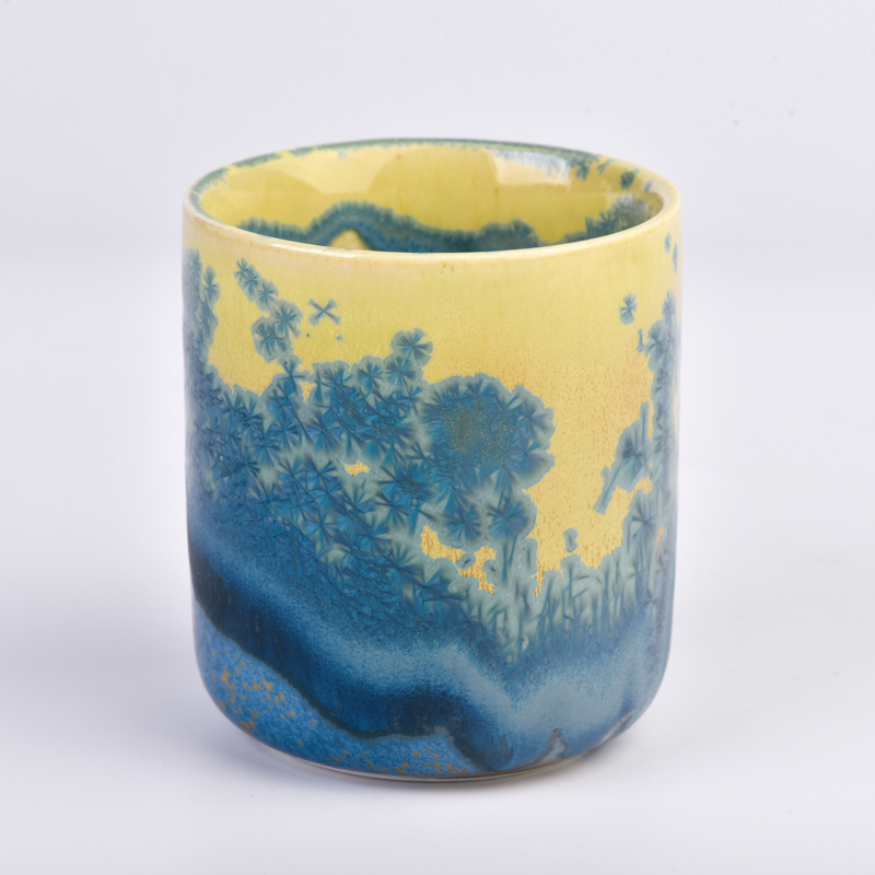 ar rokām darināti ainavu mākslas darbi, keramikas sveču burka