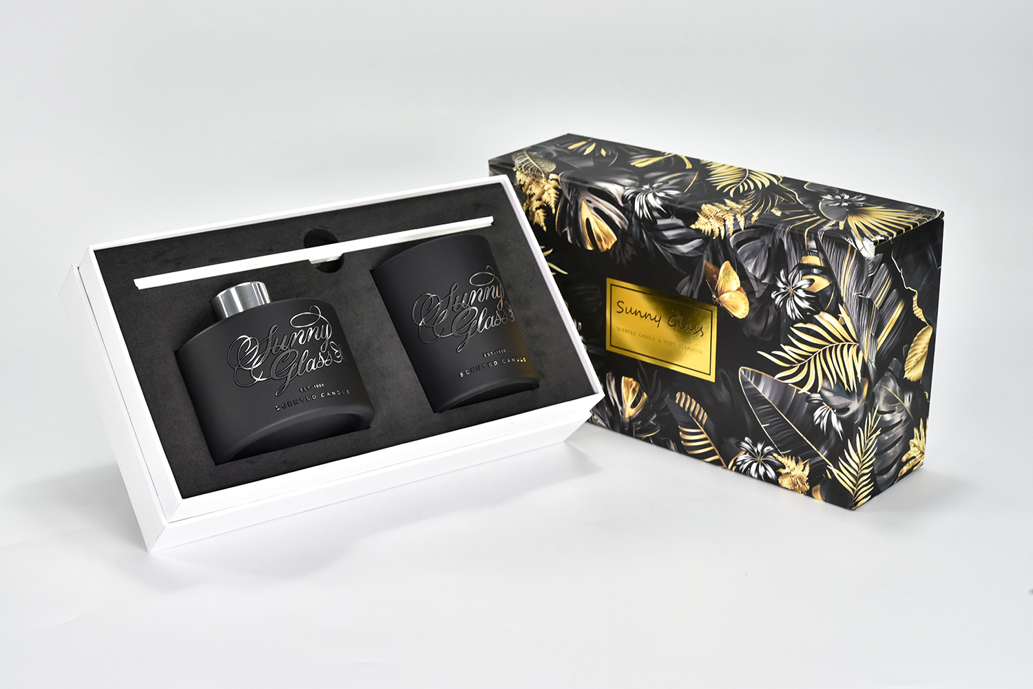 Gift Set Black Glass Candle Holders with Black Glass Diffuser Bottle Manufacturer