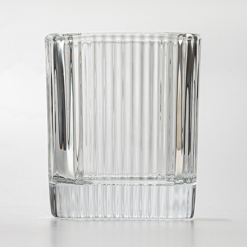ストライプ付きの正方形のガラスキャンドル容器