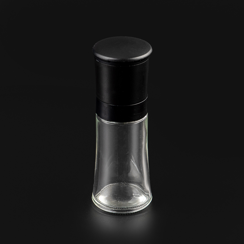 Crna prazna staklena paprika mlinova staklenka