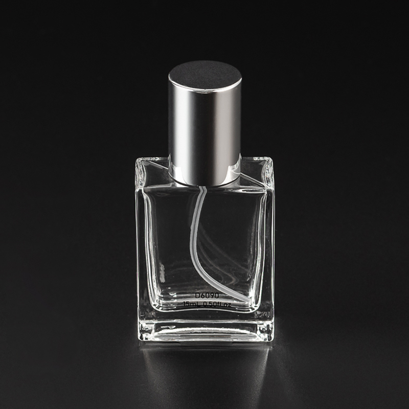 kwadrat 15 ml szklanej butelki perfum z opryskiwaczem i czapką