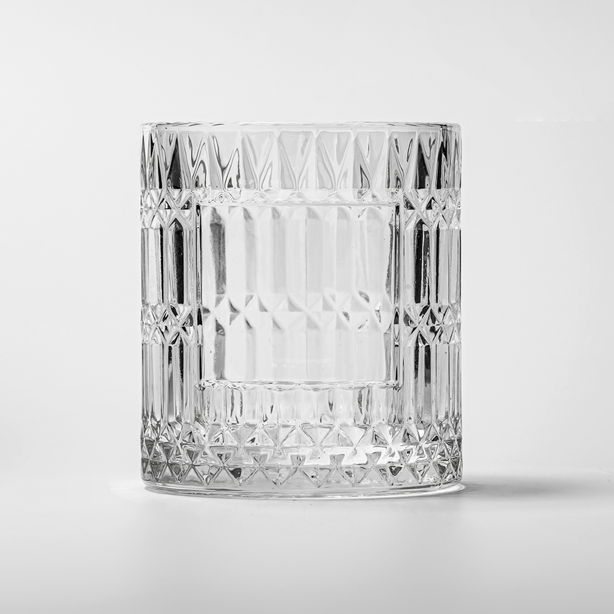 Leerer Kerzenhalter aus Glas mit individuellem Etikett und geprägtem Glas für die Kerzenverpackung