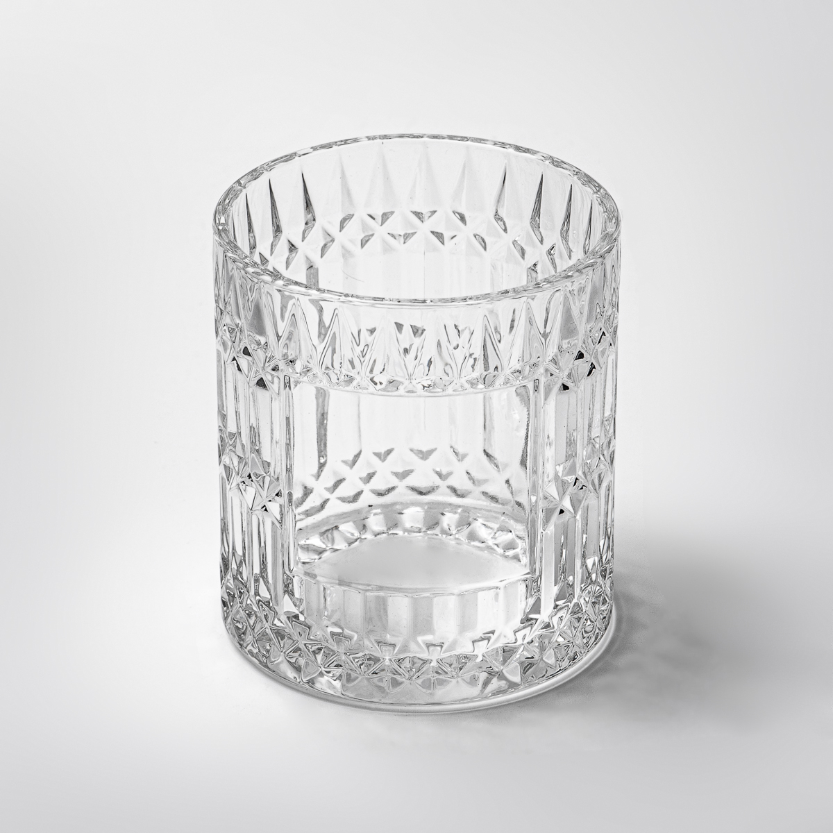 Leerer Kerzenhalter aus Glas mit individuellem Etikett und geprägtem Glas für die Kerzenverpackung
