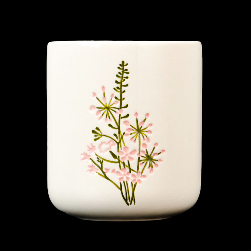 pot de bougie en céramique blanche simple de décoration à la maison avec l'illustration de fleur