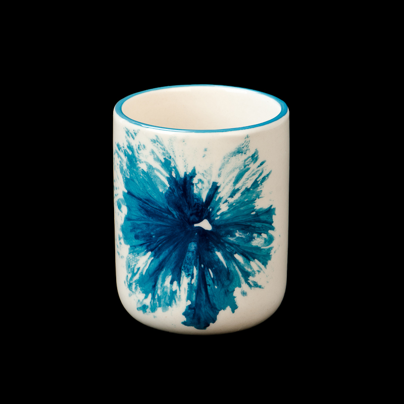 hiasan rumah balang lilin seramik karya seni biru dan putih