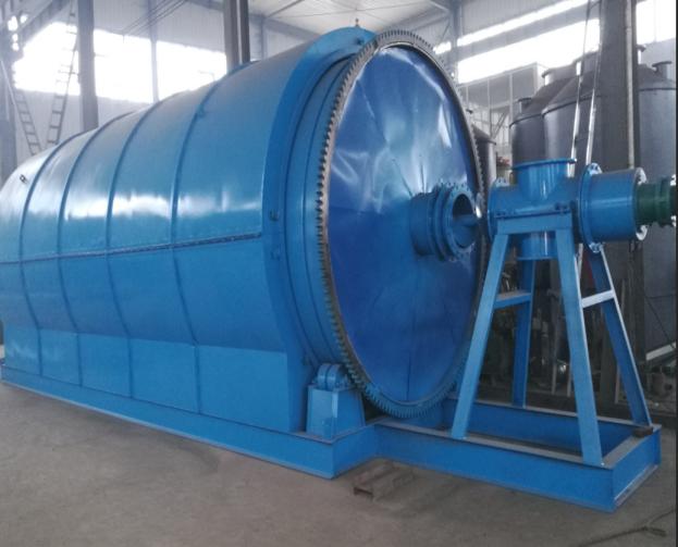Batch type pyrolysis machine