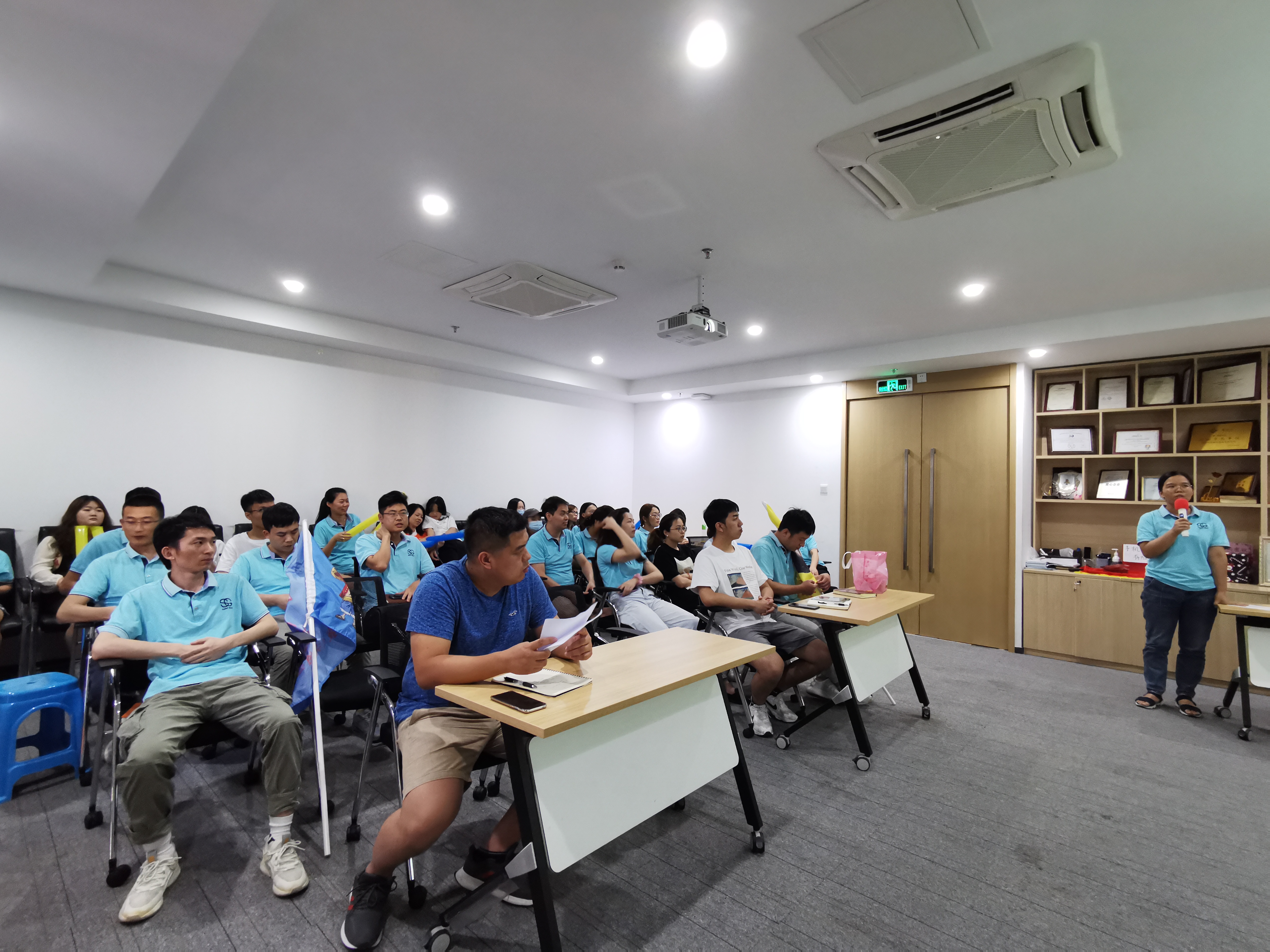 Logistic express delivery service by air freight forwarder From China to Italy