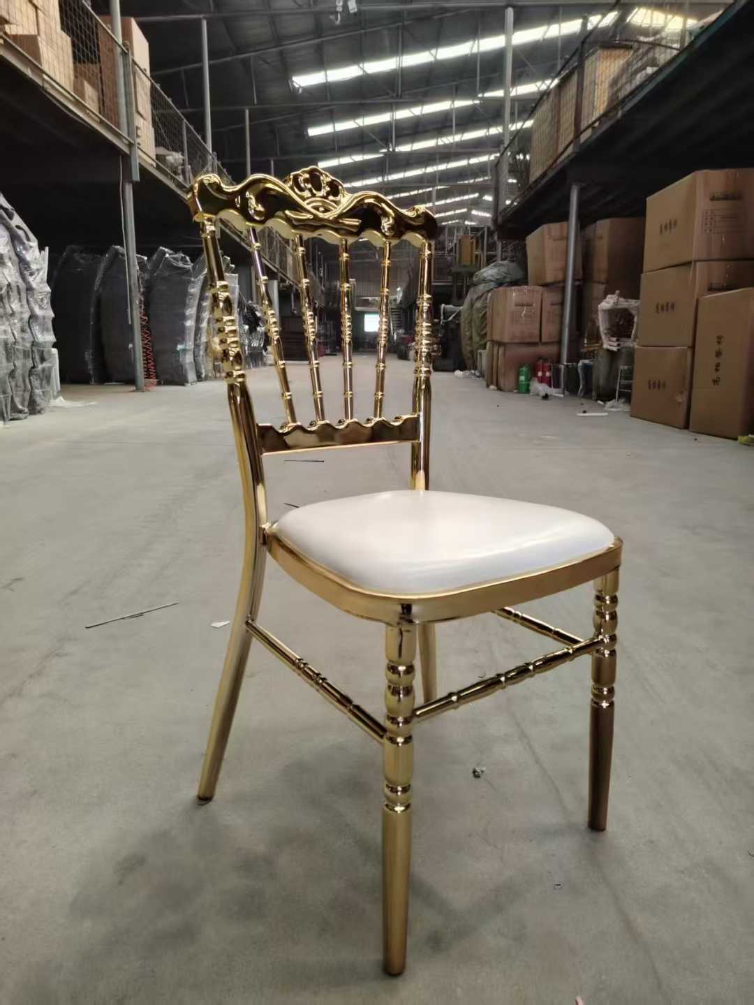 Modern Hotel Wedding Banquet Tiffany Chairs with Metal Frame and Plastic Cushion for Events