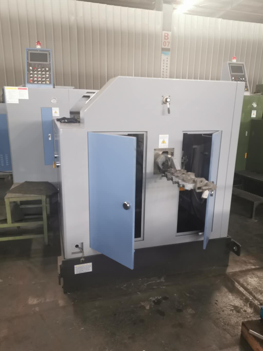 RBF106S Bolt chế tạo máy tạo thành máy có nắp kim loại