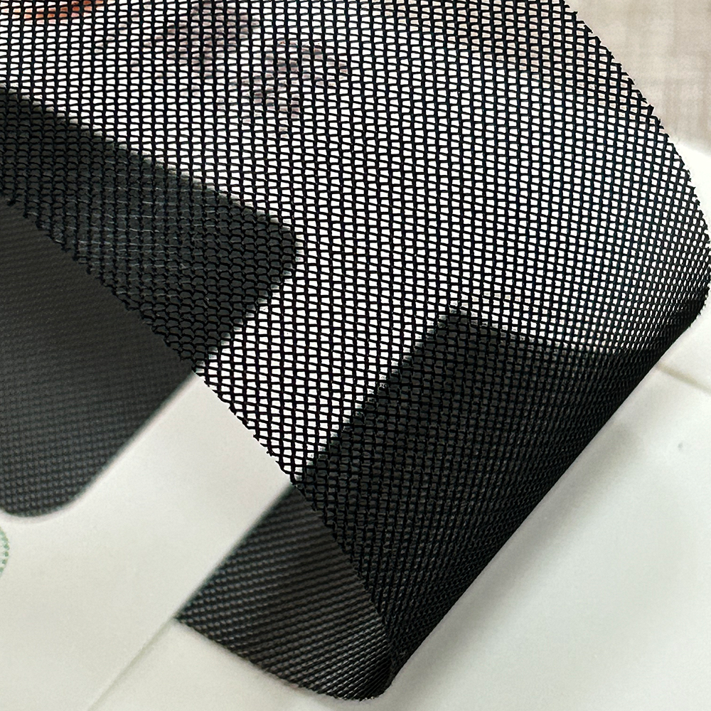 Non-adhesive rigid waist lining